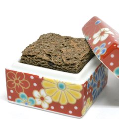 九谷焼の香箱（g-cubeにピッタリ）
